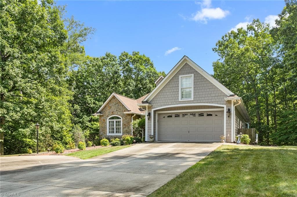 Stick/Site Built at 408 Deer Path, Eden NC 27288, Eden, photo 3 of 49