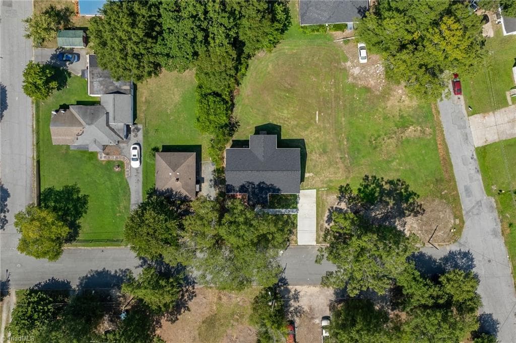 Stick/Site Built at 920 Fairway Avenue, Thomasville NC 27360, photo 28 of 32