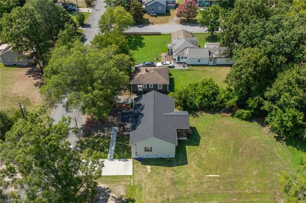 Stick/Site Built at 920 Fairway Avenue, Thomasville NC 27360, photo 31 of 32