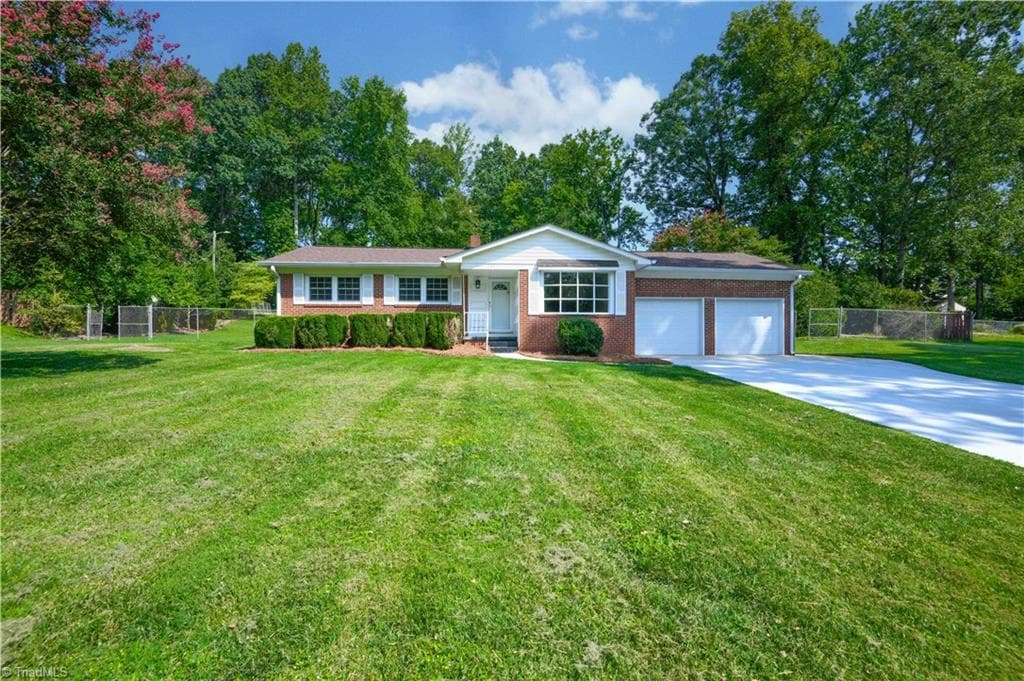 Stick/Site Built at 1133 Pennywood Drive, High Point NC 27265, photo 3 of 42