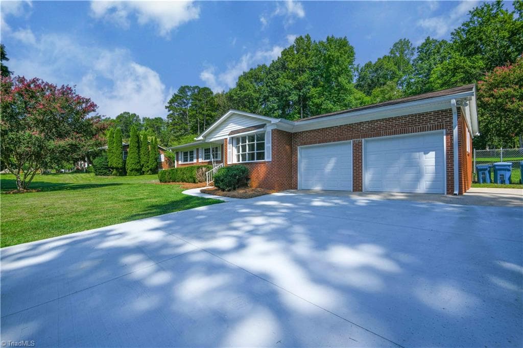 Stick/Site Built at 1133 Pennywood Drive, High Point NC 27265, photo 5 of 42