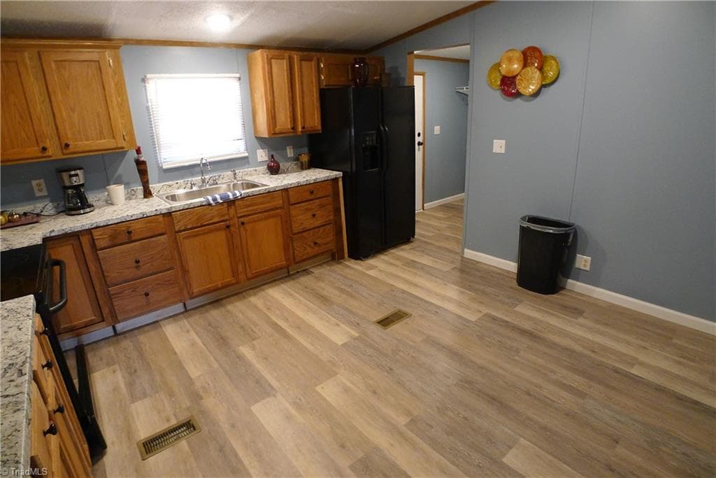 Manufactured Home at 2005 Monico Lane, Yadkinville NC 27055, Yadkinville, photo 33 of 64