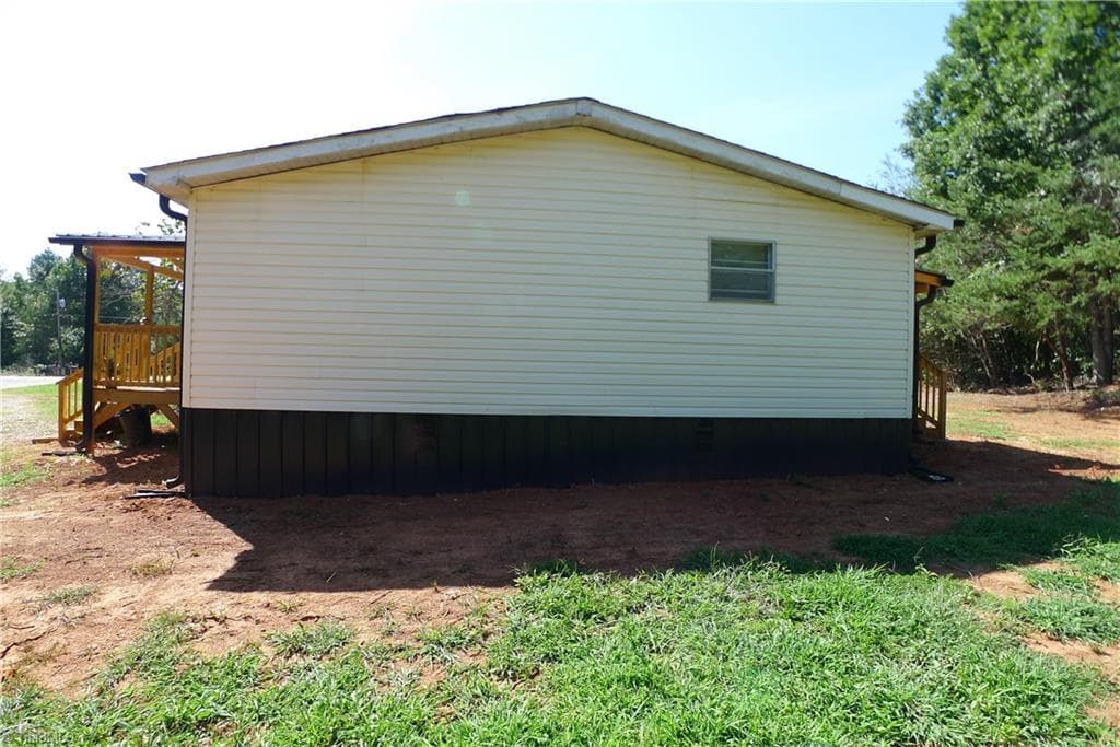 Manufactured Home at 2005 Monico Lane, Yadkinville NC 27055, Yadkinville, photo 5 of 64