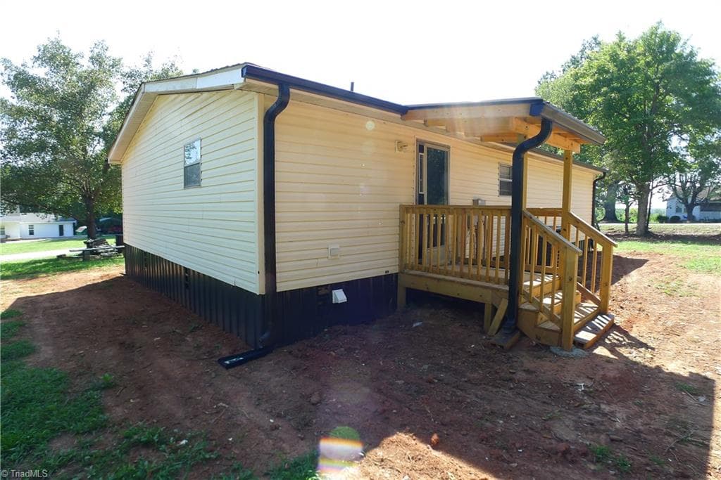 Manufactured Home at 2005 Monico Lane, Yadkinville NC 27055, Yadkinville, photo 7 of 64