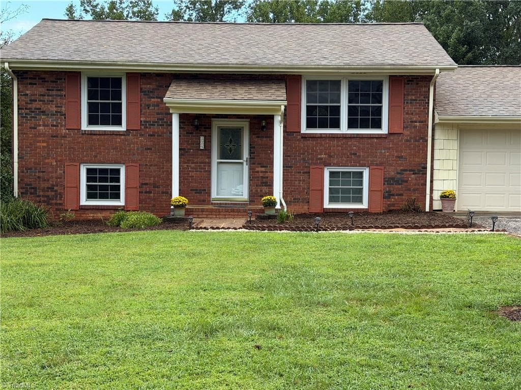 Stick/Site Built at 329 Hunter Hills Street, North Wilkesboro NC 28659, North Wilkesboro, photo 3 of 25