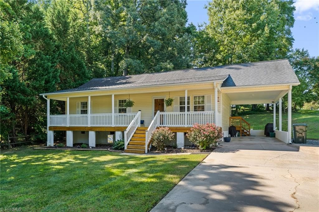 6 Oak Ridge Drive, Thomasville NC 27360