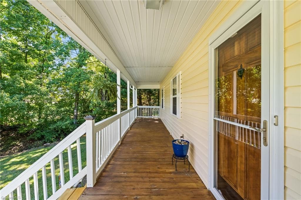 Stick/Site Built at 6 Oak Ridge Drive, Thomasville NC 27360, photo 4 of 30