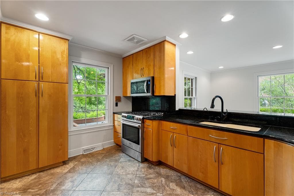 Stick/Site Built at 2822 Lazy Lane, Winston-Salem NC 27106, Winston-Salem, photo 13 of 96