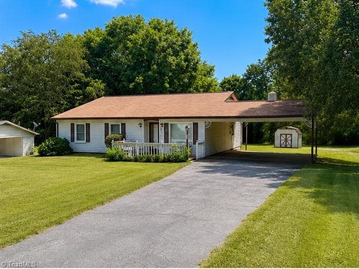 221 Stonehedge Drive, King NC 27021