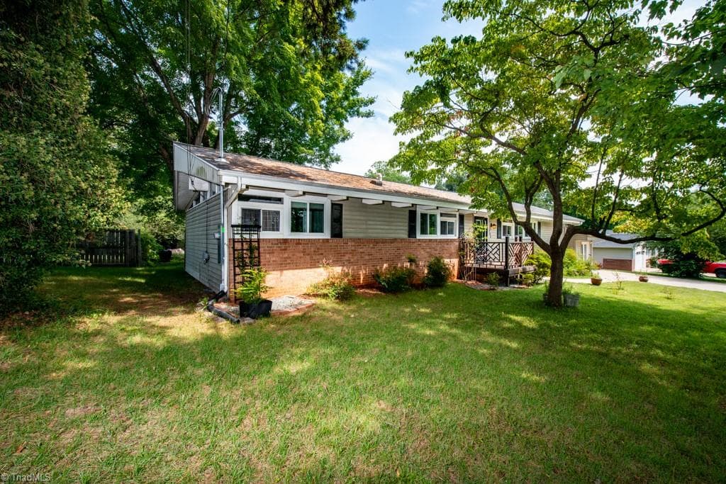 Stick/Site Built at 703 Locust Place, High Point NC 27265, photo 2 of 50