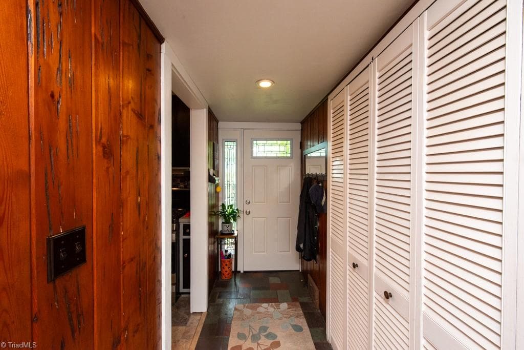 Stick/Site Built at 703 Locust Place, High Point NC 27265, photo 5 of 50
