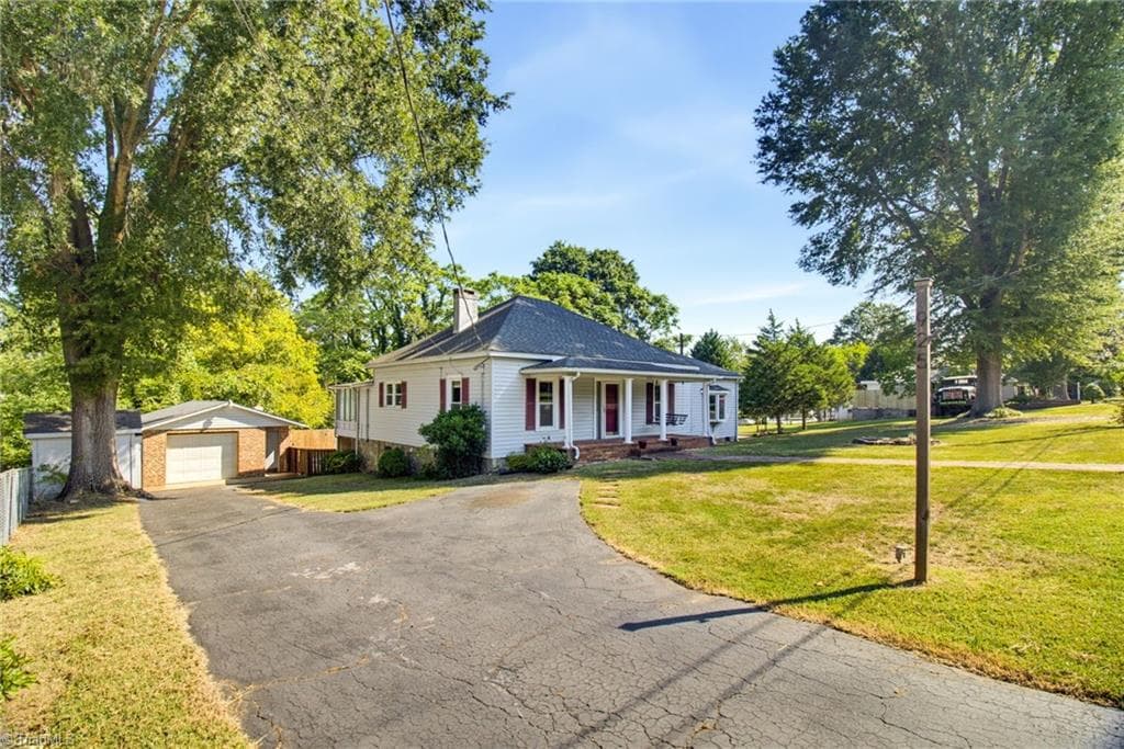 Stick/Site Built at 925 Overlook Avenue, Eden NC 27288, Eden, photo 2 of 26
