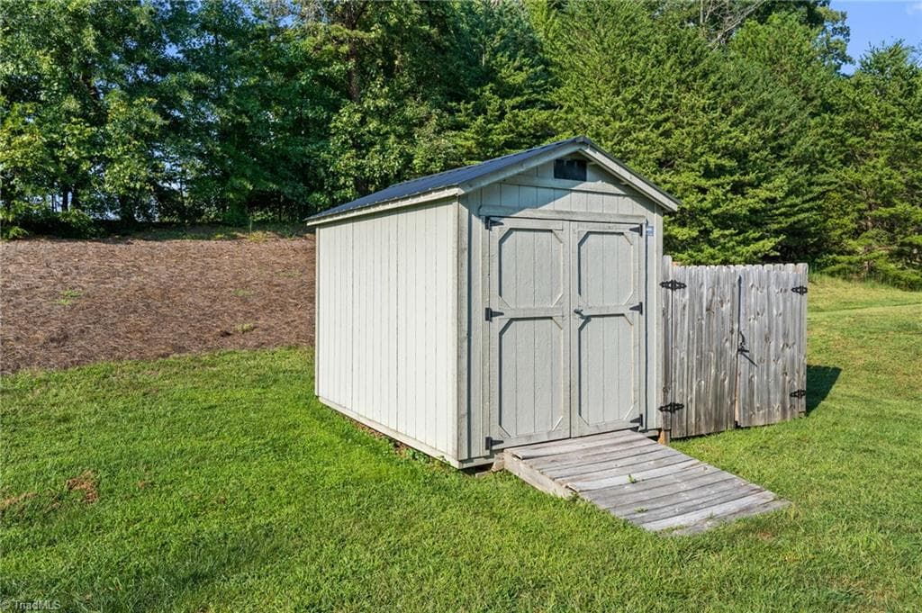 Stick/Site Built at 3523 Sagedale Court, High Point NC 27265, photo 40 of 47