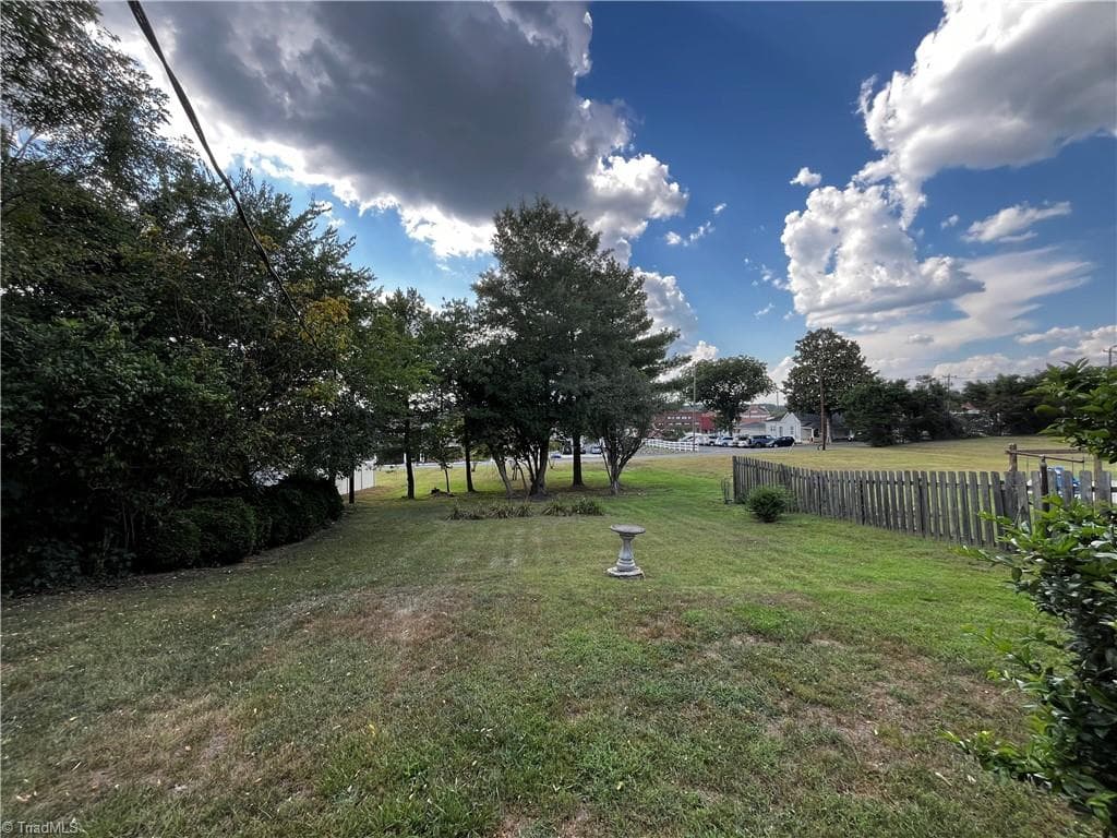 Stick/Site Built at 207 Summit Street, Walnut Cove NC 27052, Walnut Cove, photo 6 of 24