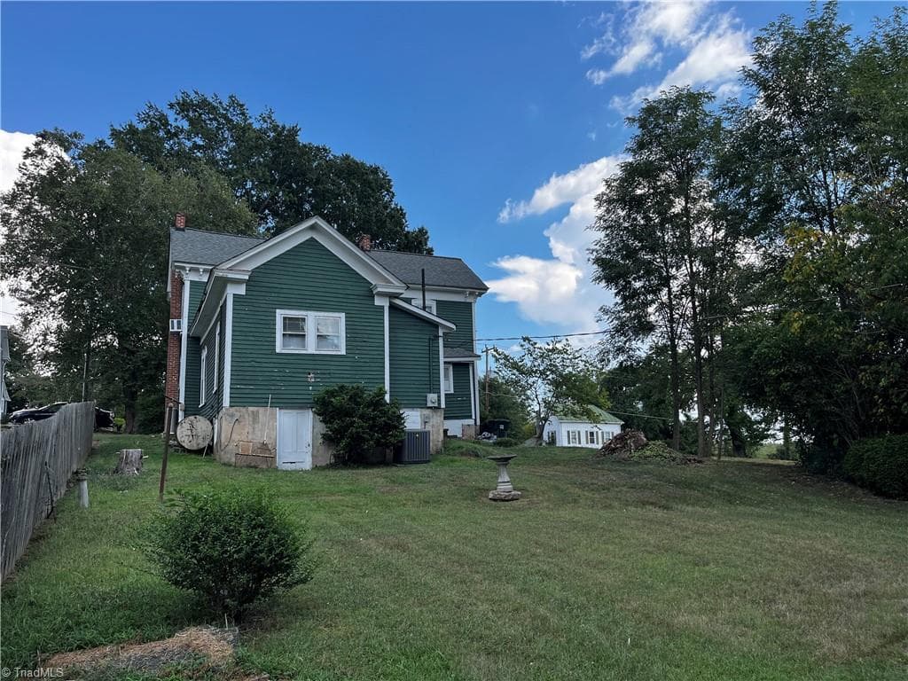 Stick/Site Built at 207 Summit Street, Walnut Cove NC 27052, Walnut Cove, photo 5 of 24