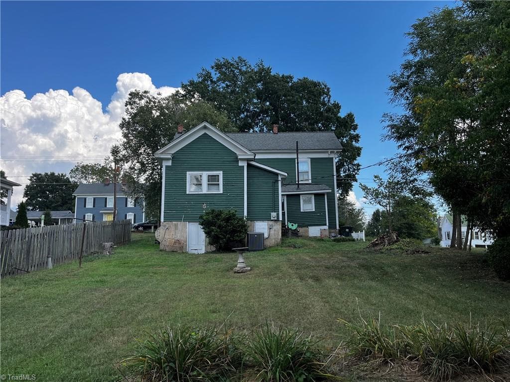 Stick/Site Built at 207 Summit Street, Walnut Cove NC 27052, Walnut Cove, photo 4 of 24