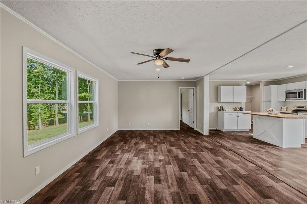Manufactured Home at 116 Brookfield Drive, Mount Airy NC 27030, photo 11 of 39
