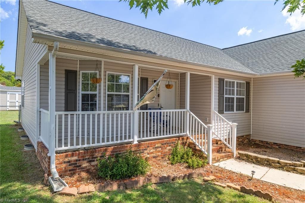 Stick/Site Built at 21 Oak Meadow Lane, Thomasville NC 27360, photo 4 of 31