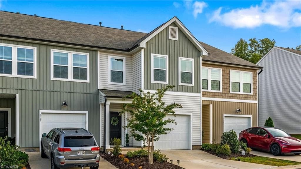 Stick/Site Built at 903 Falls Grove Trail, High Point NC 27265, photo 2 of 35