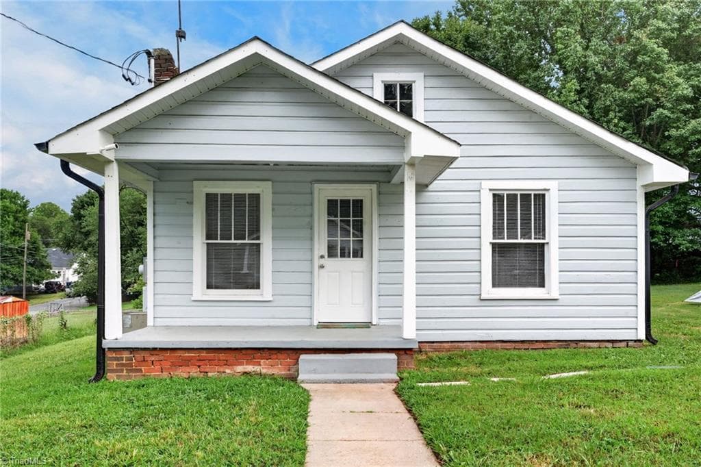 202 W Whitsett Street, Graham NC 27253