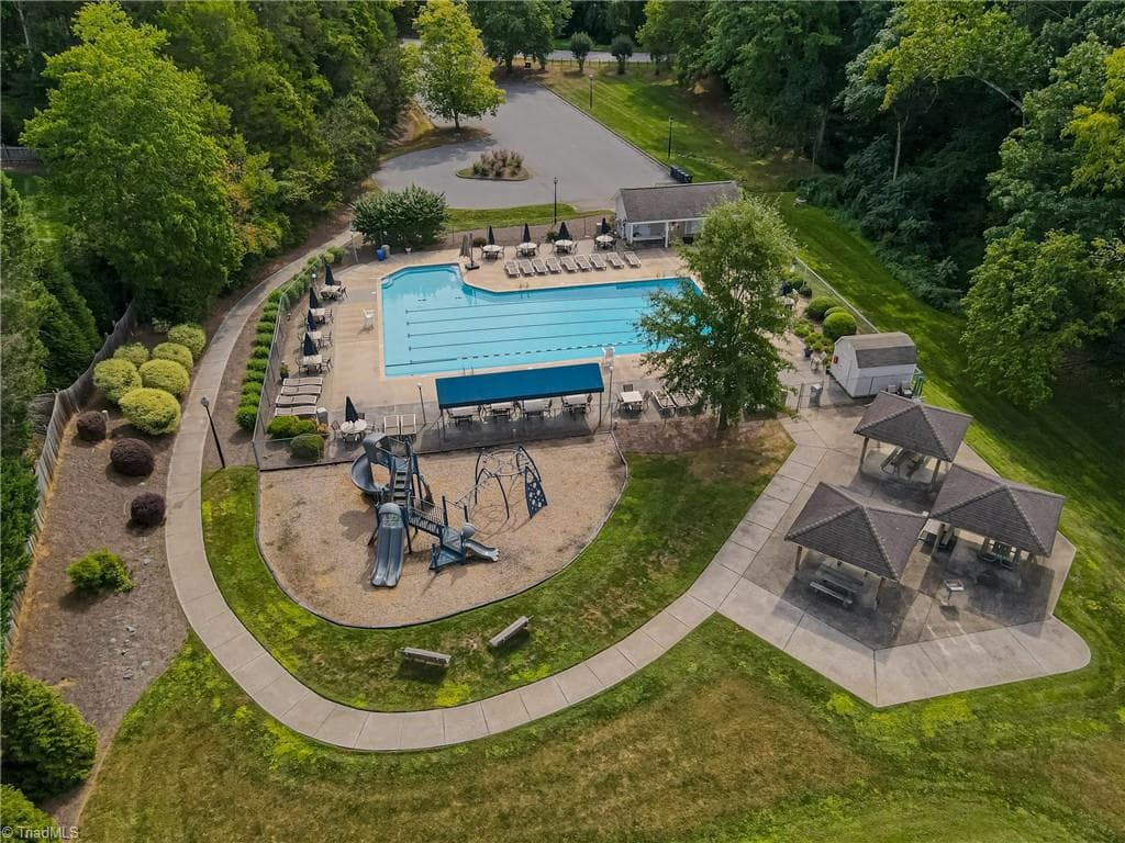 Stick/Site Built at 4025 Huntscroft Lane, Winston-Salem NC 27106, photo 6 of 39