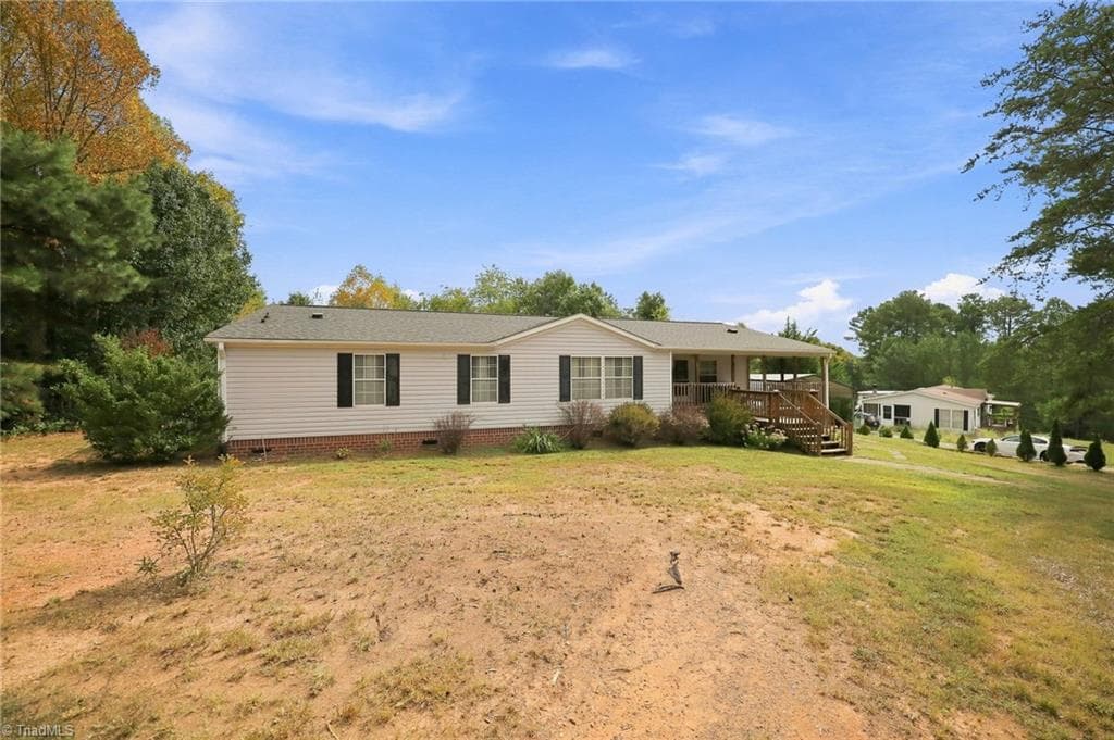 Manufactured Home at 1150 Nature Lane, Walnut Cove NC 27052, Walnut Cove, photo 2 of 26