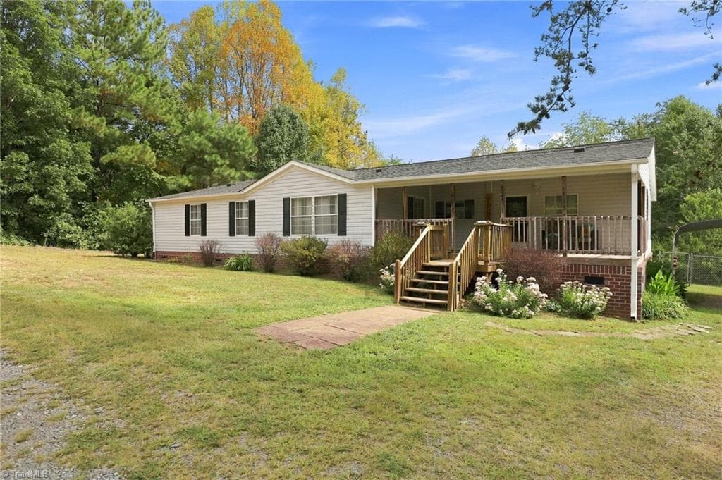 Manufactured Home at 1150 Nature Lane, Walnut Cove NC 27052, Walnut Cove, photo 3 of 26