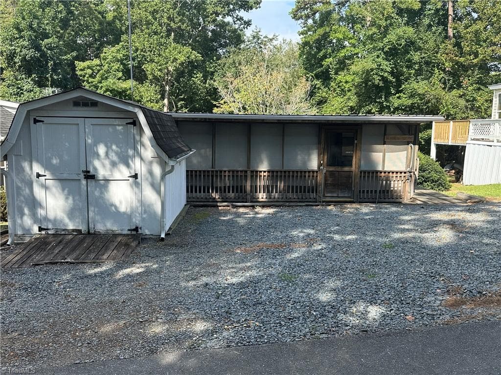 Manufactured Home at 114 Pine Street, New London NC 28127, photo 25 of 48