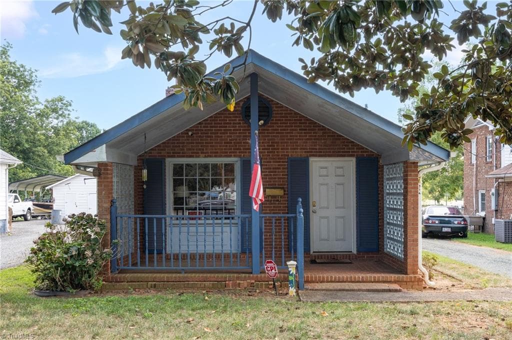 Stick/Site Built at 218 Williamson Street, Burlington NC 27215, Burlington, photo 3 of 33