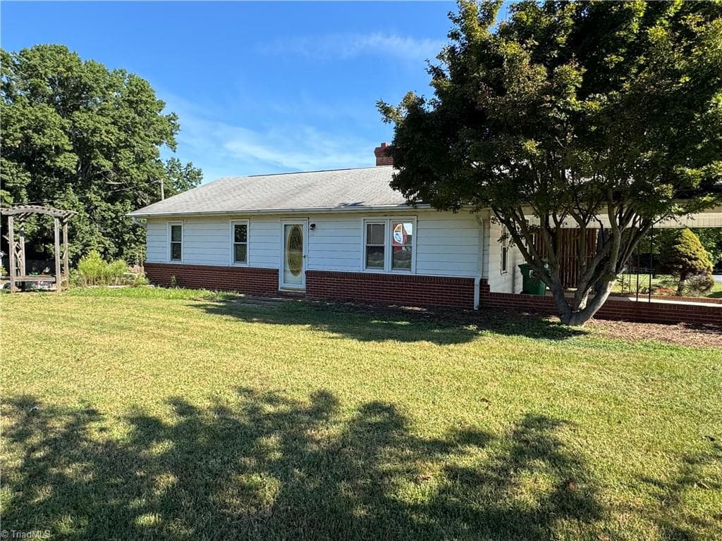 Remarks at 200 W King Street, King NC 27021, King, photo 3 of 92
