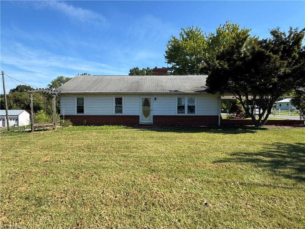 Remarks at 200 W King Street, King NC 27021, King, photo 11 of 92