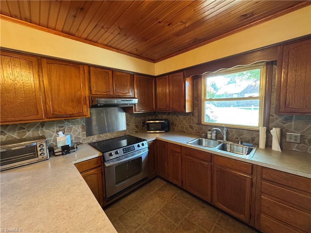 Remarks at 200 W King Street, King NC 27021, King, photo 75 of 92