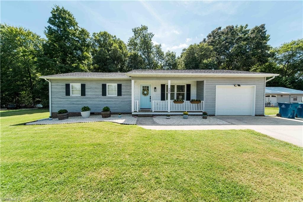 725 Beech Street, Yadkinville NC 27055