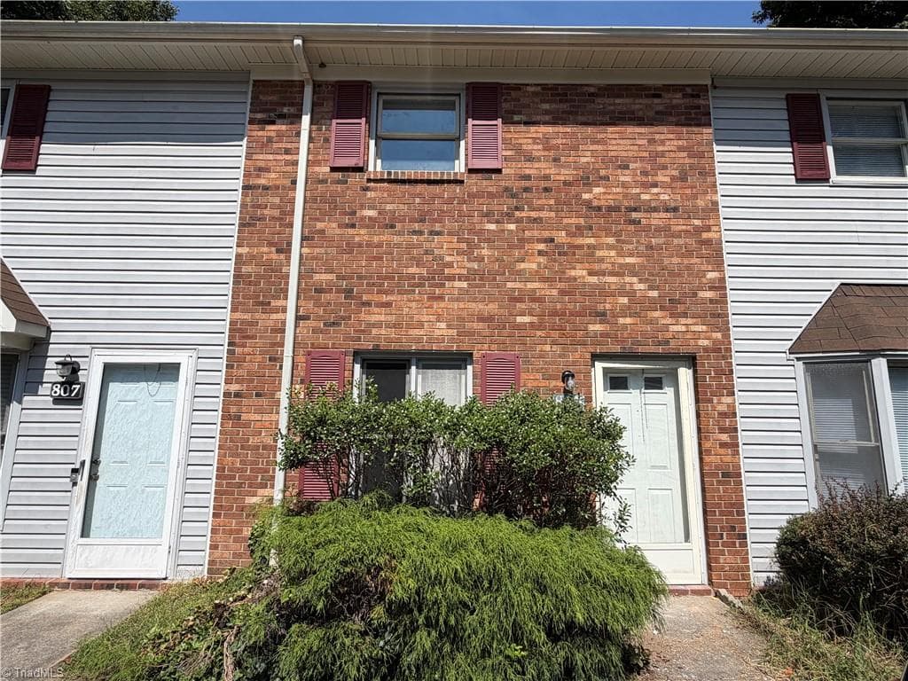 805 Brickwood Court, Winston-Salem NC 27127