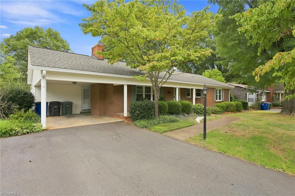 Stick/Site Built at 1407 Bolton Street, Winston-Salem NC 27103, Winston-Salem, photo 2 of 46