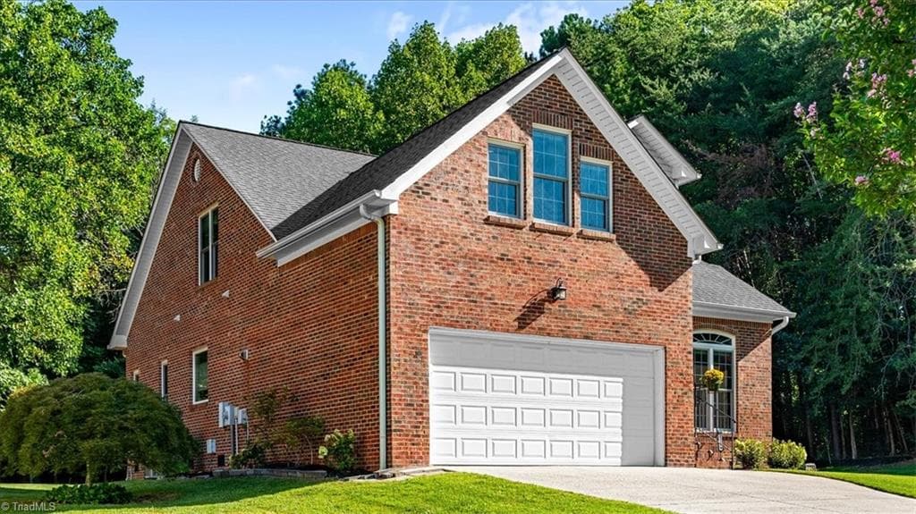 Stick/Site Built at 2729 Red Run Court, High Point NC 27265, photo 3 of 36