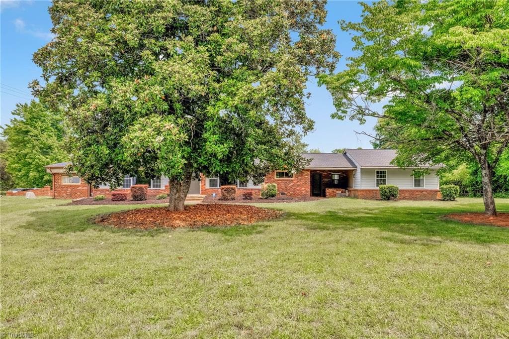 7549 Sunnyvale Drive, High Point NC 27265
