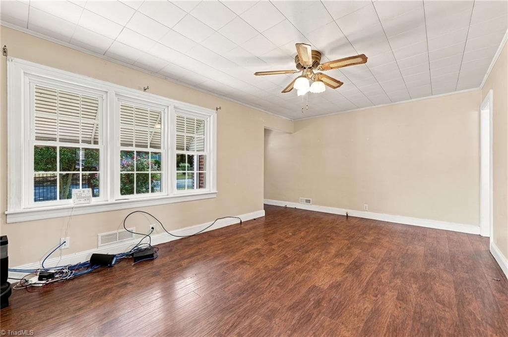 Stick/Site Built at 812 Oak Street, Reidsville NC 27320, photo 2 of 34