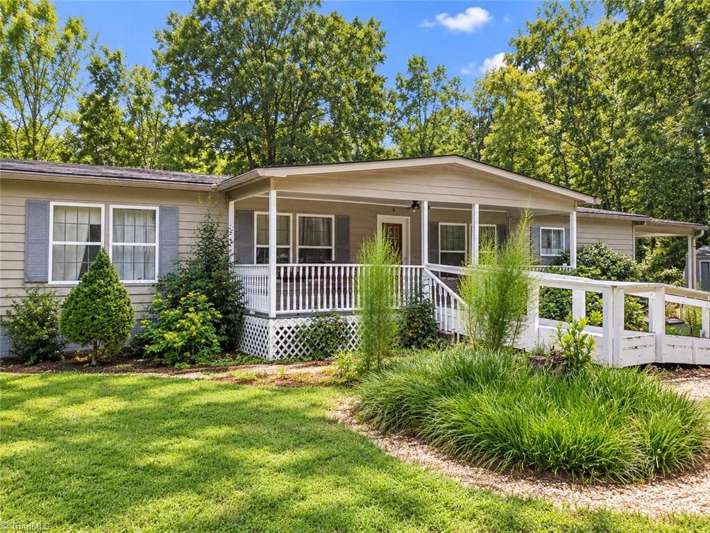 Manufactured Home at 167 Willow Oak Lane, Advance NC 27006, photo 2 of 4