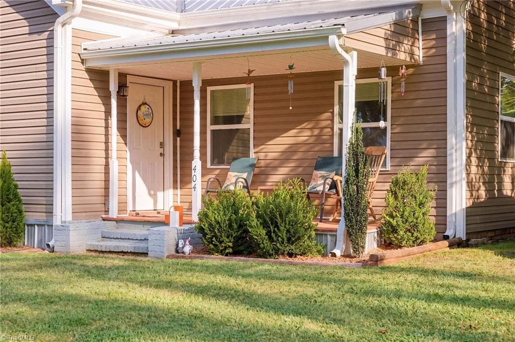 Stick/Site Built at 404 W 7th Avenue, Lexington NC 27292, Lexington, photo 3 of 54