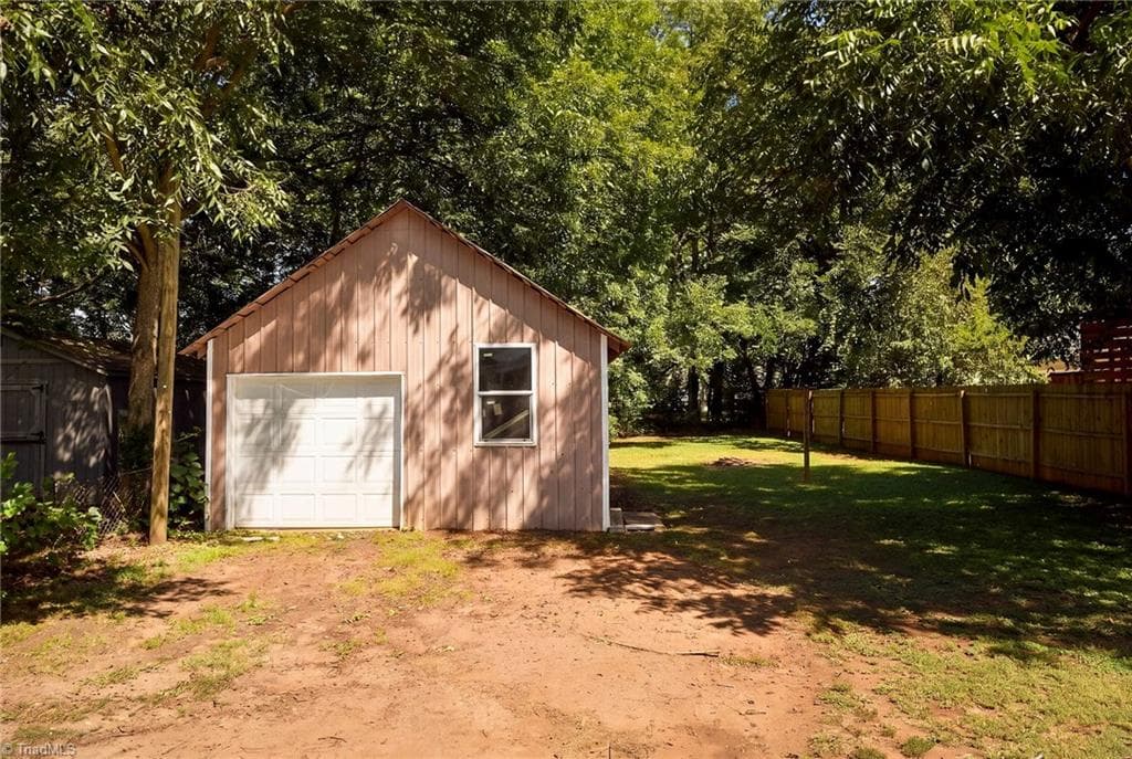 Huge storage building! - 404 W 7th Avenue, Lexington NC 27292, Lexington