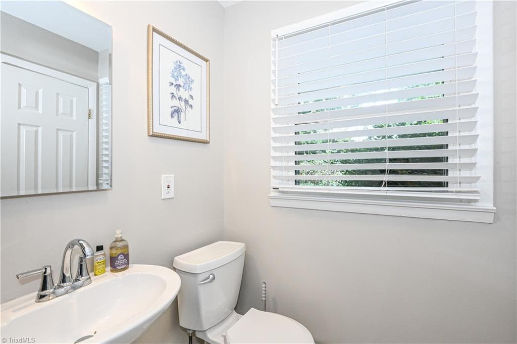 Stick/Site Built at 3917 W Friendly Avenue, Greensboro NC 27410, photo 32 of 49
