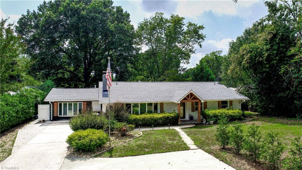 3917 W Friendly Avenue, Greensboro NC 27410
