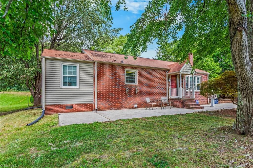 Stick/Site Built at 4733 Eastwin Drive, Winston-Salem NC 27104, Winston-Salem, photo 2 of 33