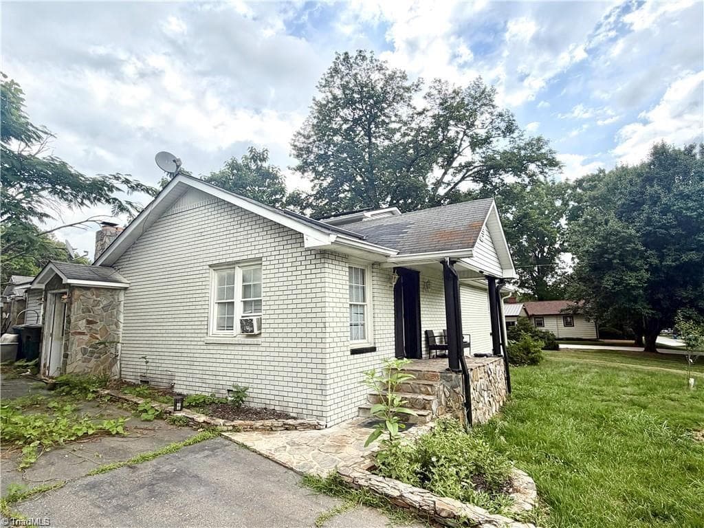 Stick/Site Built at 1004 Roach Street, Mayodan NC 27027, photo 3 of 5