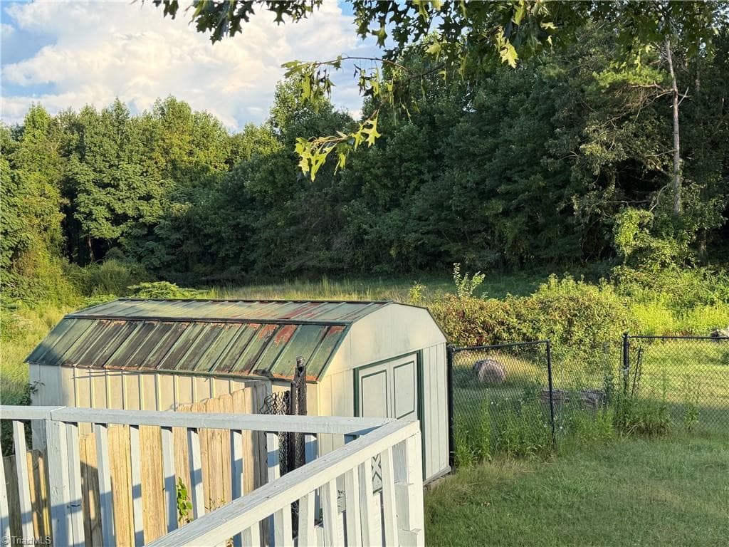 Manufactured Home at 297 Collins Road, Dobson NC 27017, photo 13 of 29