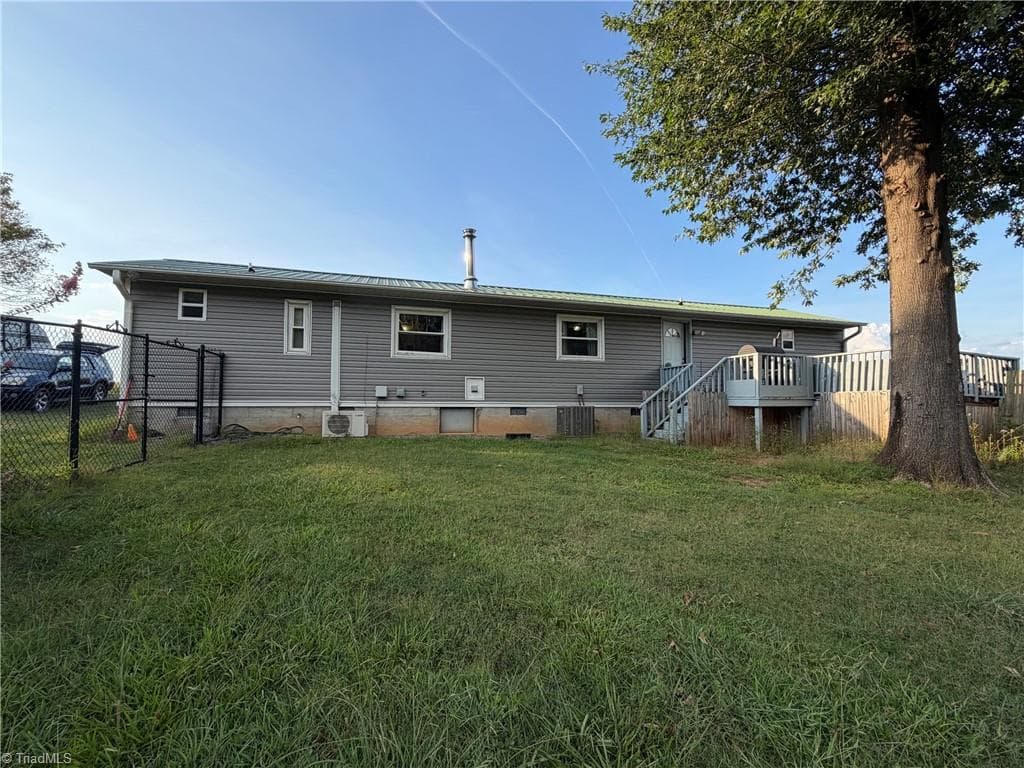Manufactured Home at 297 Collins Road, Dobson NC 27017, photo 4 of 29