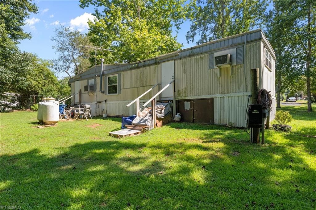 Manufactured Home at 123 & 135 Third Court, Reidsville NC 27320, Reidsville, photo 45 of 72