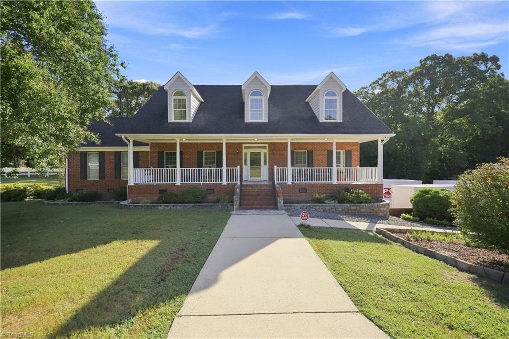 6112 Four Oaks Court, Summerfield NC 27358
