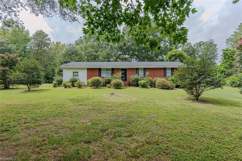 Stick/Site Built at 469 Lakeview Drive, Burlington NC 27215, Burlington, photo 3 of 50